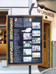 Hundertwasser met z'n kenmerkende architectuur