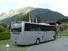 De bus bij het hotel