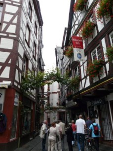 Een van de vele oude straatjes in Bernkastel